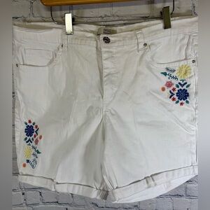 Vintage America Blues Embroidered White Denim Boho Casual Bestie Shorts Size 16